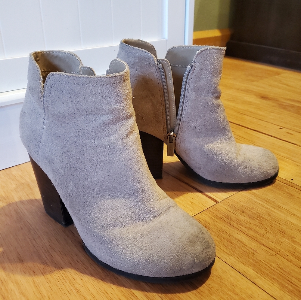 KENNETH Cole Reaction Cream Suede Booties Size 7